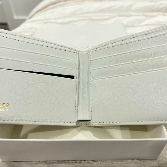 Versace White Leather Wallet with Black & Gold Stud Detailing – Unisex Luxury - Picture 3 of 4